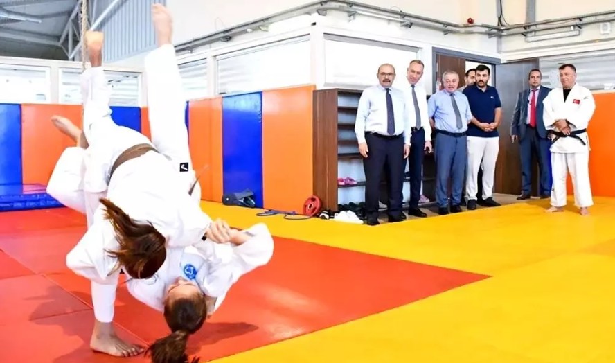 Vali Ustaoğlu: “Gençlerimiz İçin Sayısız Fırsat Var”