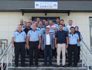 BAŞKAN ŞEHİRLİ’DEN ZABITA EKİBİNE PASTALI KUTLAMA