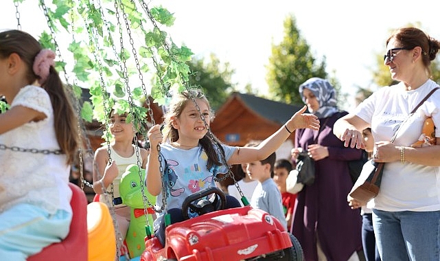 90’lara Yolculuk: Menekşe Parkı’nda Unutulmaz 90’lar Yaza Veda Festivali