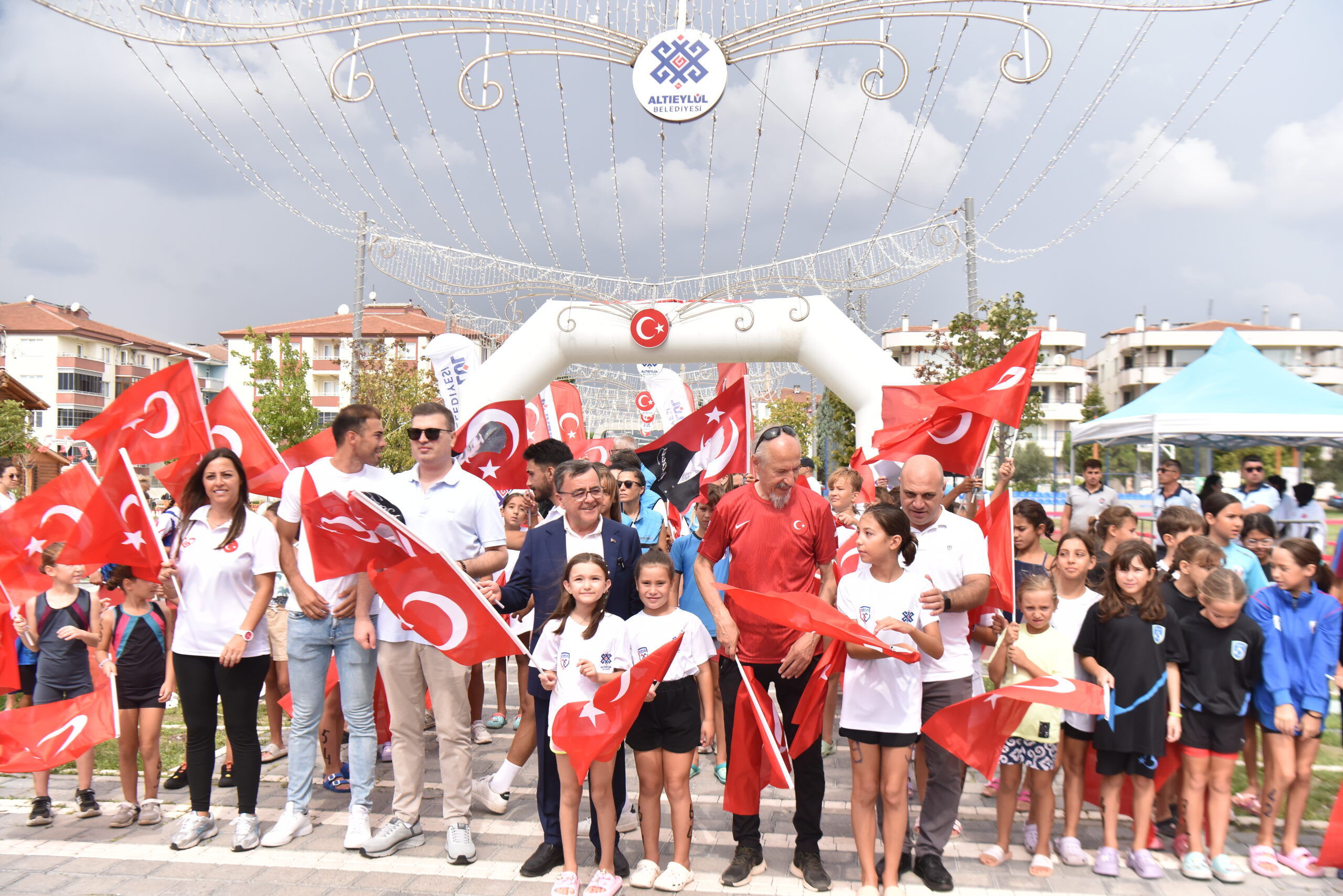Başkan Hakan Şehirli’den Spor Vizyonu: 17. İsmail Akçay Koşusu Rekor Katılımla Yapıldı
