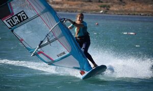 Alaçatı Windfest 2025: Çeşme’nin Rüzgarıyla Gençler Yelken Açıyor