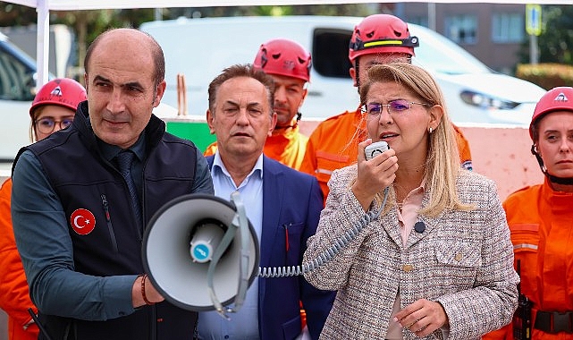Bakırköy Belediyesi Deprem Tatbikatında 26 Birimde Eş Zamanlı Tahliye Başarıyla Gerçekleşti
