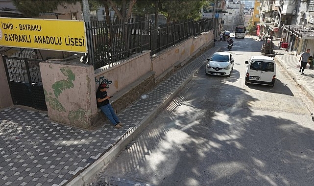 Bayraklı’da Yol ve Kaldırım Yenilemeleriyle Ulaşım Konforu Artıyor