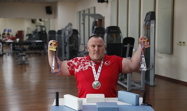 Bulgaristan’da Dünya Bilek Güreşi Şampiyonası: Bağcılarlı Sporcuların Altın ve Gümüş Başarısı