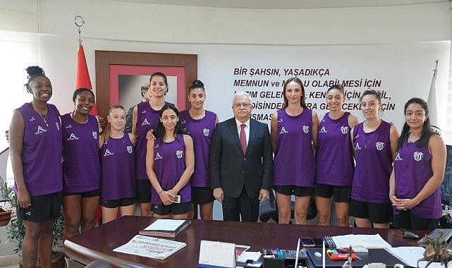 Burhaniye Belediyespor Kadın Basketbol Takımı, Belediye Başkanını Ziyaret Etti