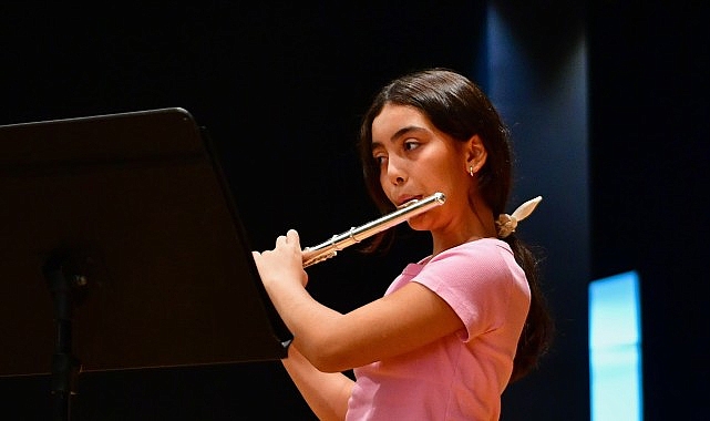 Defne Halis: Genç Müzikçi Kemer’den Beylikdüzü’ne Uzanan Başarı Hikayesi