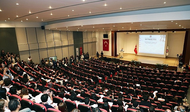 DEÜ Tıp Fakültesi 2025-2026 Akademik Yılı Açılış Töreni ve Beyaz Önlük Giyme Ritüeli