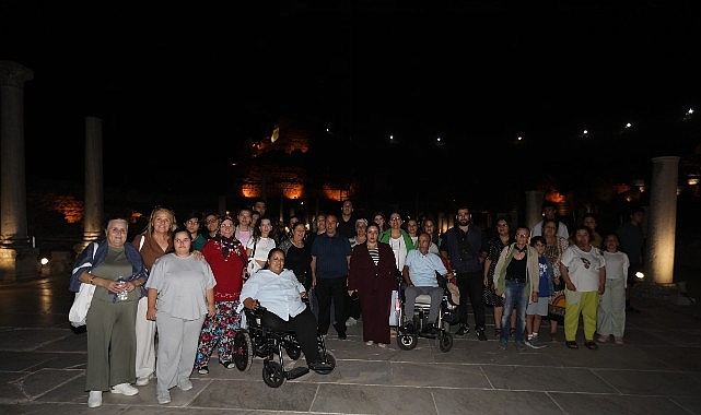 Engelsiz Yaşam Merkezi Efes Gece Turu ve Celsus Kütüphanesi Kitap Buluşması