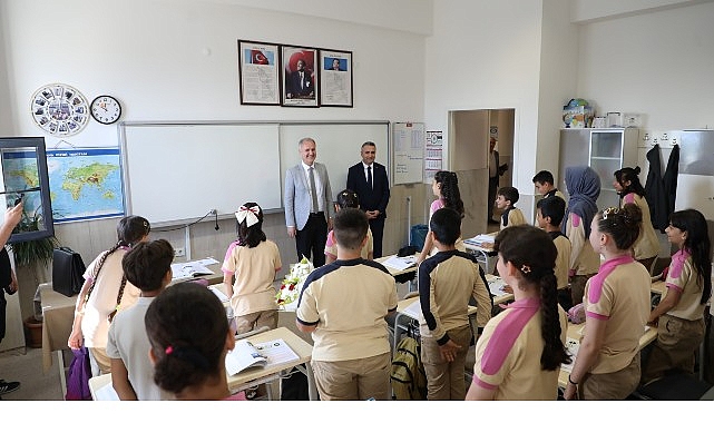 Genç Bakış Buluşmaları Organize Sanayi Bölgesi Ortaokulu’nda devam ediyor: Öğrencilerle doğrudan iletişim ve gelecek vizyonu