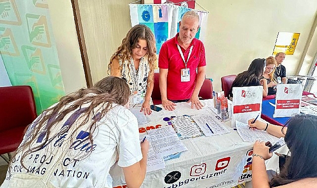 Genç İzmir Ekibi Üniversite Kampüslerinde Bilgilendirme Standlarıyla Buluşuyor