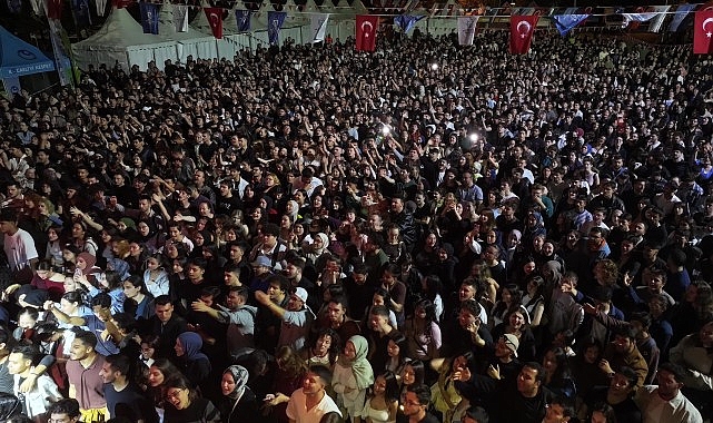 Güz Şenlikleri Umuttepe’de Renkli Başladı: Gençler, Konserlerden Atölyelere Dolup Taştı