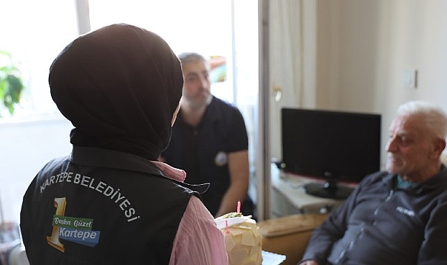 Kartepe’de Alo Evlat Sağlık Kulübü’nden Yalnız Yaşayan Yaşlılara Sıcak Bir Doğum Günü Sürprizi