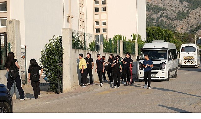 Kemer Belediye Başkan Yardımcısı: Lise Öğrencileri İçin Ücretsiz Taşıma İhalesinde Yaşanan Aksaklıkların Ardında Şeffaf Süreç ve Devam Eden Uygulama