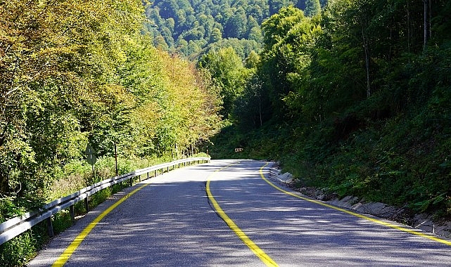 Kırsal ve Kent Genelinde Yol Çizgi Çalışmalarıyla Ulaşım Güvenliği Artırılıyor