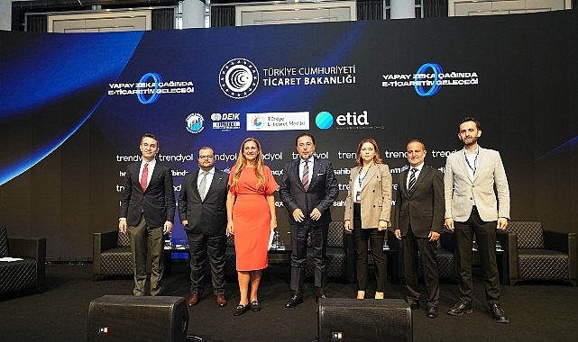 Yapay Zeka Çağında E-Ticaret: Gelecek Zirvesinin Öne Çıkan Başlıkları ve Liderlerin Görüşleri