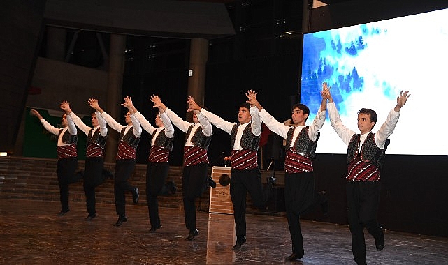 103. Yıl Kutlamasında Gençlik ve Cumhuriyetin Dansla Buluşması: Bursa Fetih Müzesi’nde Unutulmaz Gösteri