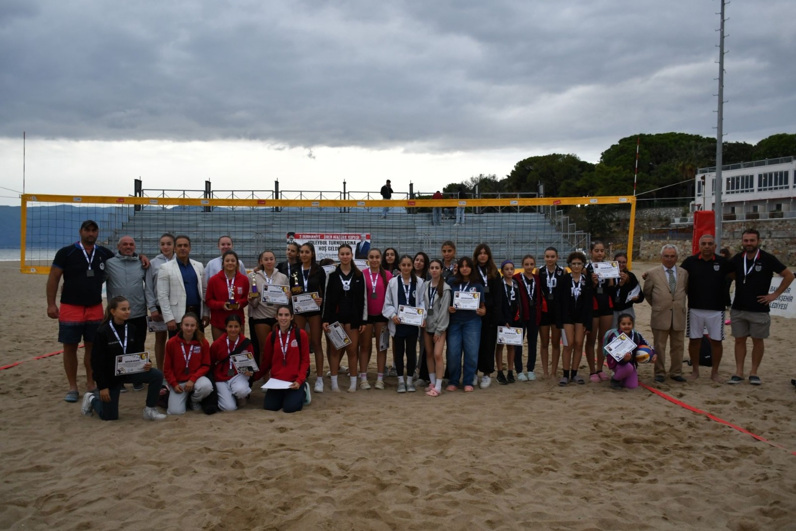 Büyükşehir Belediyesi, Dünya Kız Çocukları Gününde kız çocuklarına voleybol heyecanı yaşattı