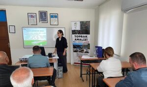 Antalya Büyükşehir Belediyesi Tarımsal Hizmetler Eğitimi: Uygulamalı Budama, Gübreleme ve Toprak Analizi