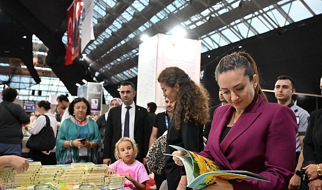 Antalya Kitap Fuarı’nda Ahmet Ümit Coşkusu ve Yazarlarla Buluşma