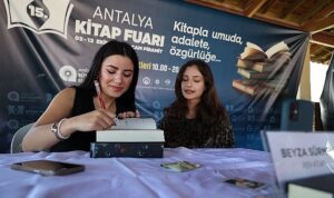 Antalya Kitap Fuarı’nın 9. Gününde İmza ve Söyleşi Rüzgârı Devam Etti