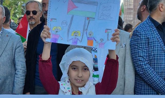 “Gazze’deki Direniş İnsanlığın Aynasıdır” – Balıkesir’de Sumud Filosu Katılımcıları Konuştu