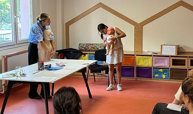 Bayraklı’da Öğretmenler İçin Temel İlk Yardım Eğitimi: CPR Uygulamalarıyla Hayat Kurtarmaya Hazırlık