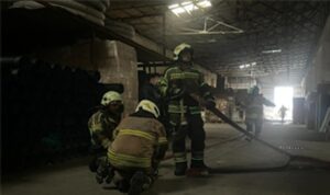 Bornova’daki Depo Yangını: Ev ve İş Yerlerine Sıçramadan Kontrol Altında