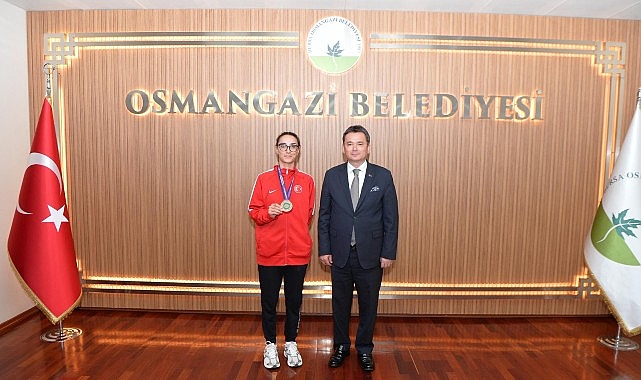 Bursa’nın Gururu Sıla Zeynep Turan, Osmangazi Belediye Başkanı Aydın’ı Ziyaret Etti