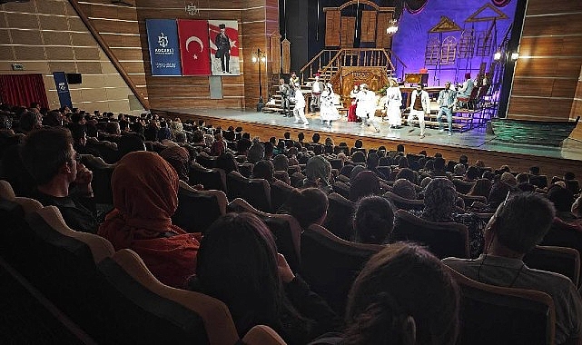 Gebze Osman Hamdi Bey Sahnesi’nde Radyo-yu Hümayun: Tiyatro Tutkunlarına Nostalji Dolu Akış