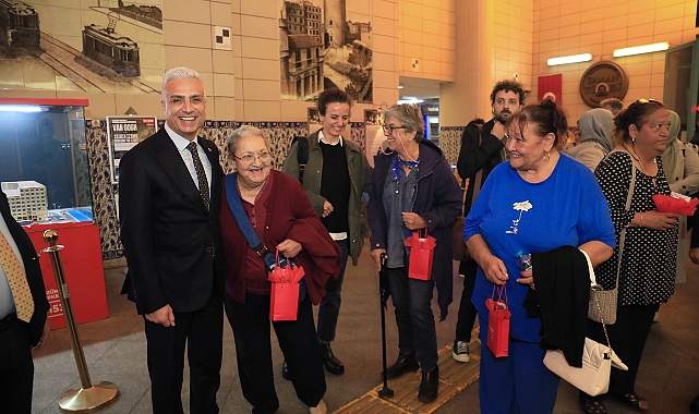 İETT, Dünya Yaşlılar Günü’nde Yaşlılarla Birlikte Şehrin Kalbini Ziyaret Etti