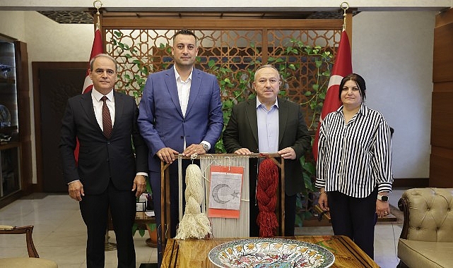 İlmek İlmek Türkiye: Nevşehir’de 1001 İlmekle Türk Bayrağı Dokunuyor