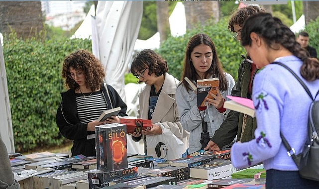 İzmir Kitap Fuarı 2024: Kültürpark’ta Dayanışma ve Söyleşi Dolu Dolu