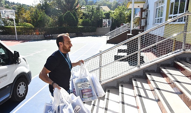 Kadıköy Belediyesi’nden İlkokul Öğrencilerine Kırtasiye Desteği: Ailelere Kolaylık