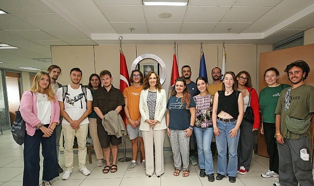 Karşıyaka’da Uluslararası İş Birliğiyle Eğitimde Yeni Ufuklar: Gençler İngilizceyi Oyunla Öğretiyor