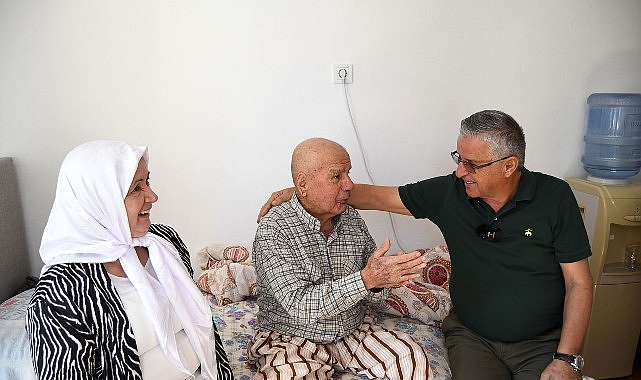 Kemer’de Dünya Yaşlılar Günü’nde Sıcak Ziyaretler: Başkan Topaloğlu ve Ekipten Yaşlılara Duyarlı Anlar