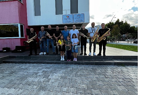 Kemer’de Ulusal ve Yerel müzik ekipleriyle işbirliği: Furkan Üstündağ’ın ziyaretinde proje fikirleri ve köpek sahiplendirme