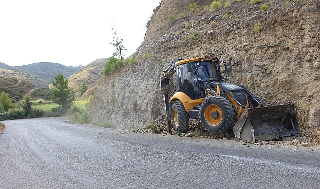 Kırsal Yollarda Kış Hazırlıkları: Antalya Büyükşehir’den Aralıksız Bakım Çalışması