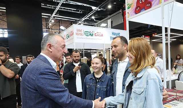 Kocaeli Kitap Fuarı 15. Kez Kapılarını Açtı: Başkan Büyükakın Kitapseverlerle Buluştu