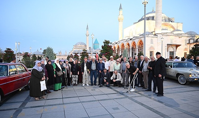 Konya’da Yaşlılar İçin Nostaljik Gün: Klasik Araçlar ve Yeşilçam Keyfi