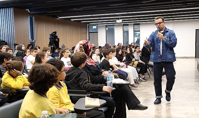 Uçan Anne Terliğiyle Çocuklerle Buluşan Anıl Basılı: Kocaeli Kitap Fuarı Sürüyor