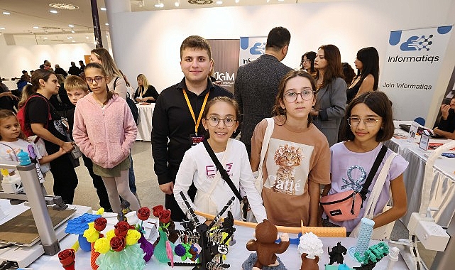 Yapay Zekâ Şenliğiyle Geleceğe Dokunan Deneyimler ve İş Birliği