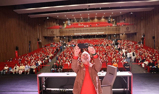 Yara Saran Olmanın İnsani Yükselişi: Bahadır Yenişehirlioğlu ile Uluslararası 15. Kocaeli Kitap Fuarı Söyleşisi
