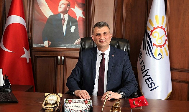 102. Yıl Coşkusu: Gölcük Belediye Başkanı Sezer Cumhuriyet Bayramı Mesajı ve Kutlama Daveti