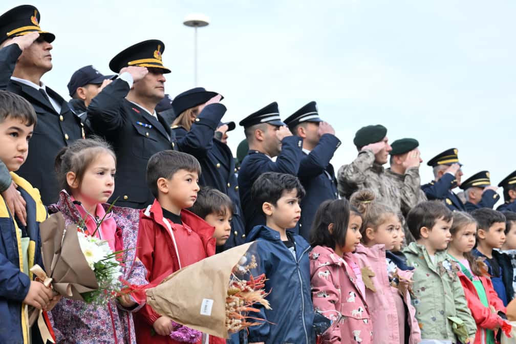 Balıkesir’de 10 Kasım Töreninde Ata’ya Saygı