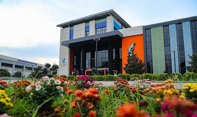 Aliağa’nın Yarı Olimpik Havuzlarıyla Sporun Kalbi İzmir’de Atıyor