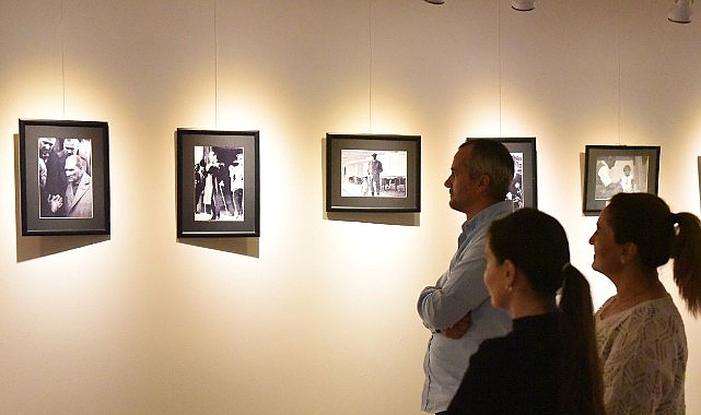 Atatürk ve Cumhuriyetin Anılara Yolculuğu: Fotoğraf Sergisiyle Genç Nesillerle Buluşma
