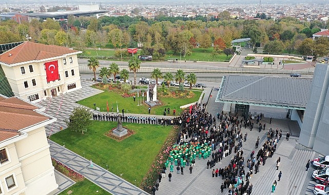 Atatürk’ü Anma Töreni: Osmangazi Belediyesi’nde Saygı Duruşu ve Ortak Özlem