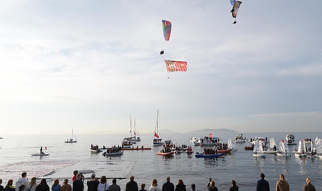 Ata’ya Saygı Zinciri 87. Yılında Kadıköy’de El Ele Saygı Gösterisi