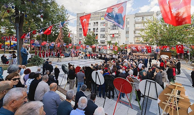Balçova’da Cumhuriyet Coşkusu: Anaokulu Şiir ve Gösterilerle Başladı, Büyük Törenle Taçlandı