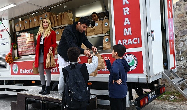 Balçova’da Öğrencilere Beslenme Çantası Desteği: Haftaya Yayılan Dayanışma Projesi